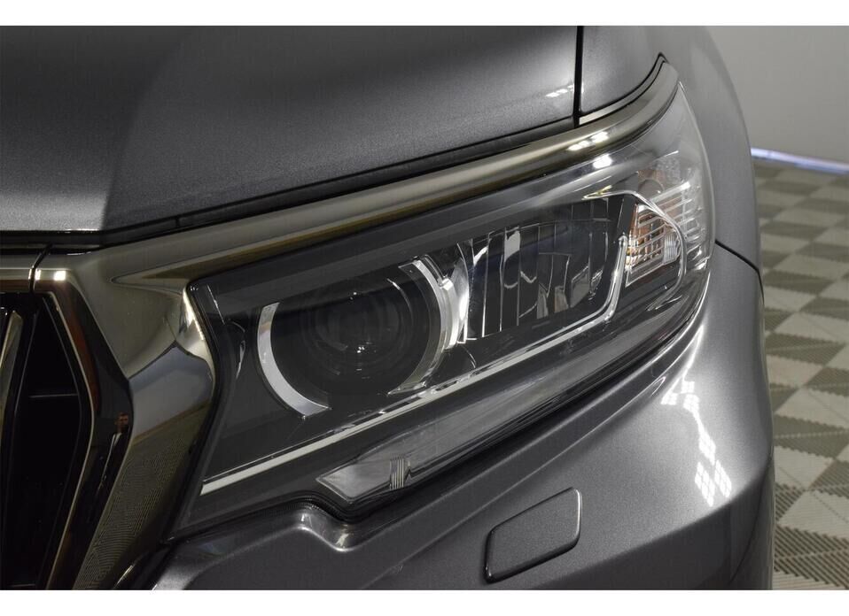Toyota Land Cruiser Prado, 150 Series Рестайлинг 3 2.8d AT (200 л.с.) 4WD