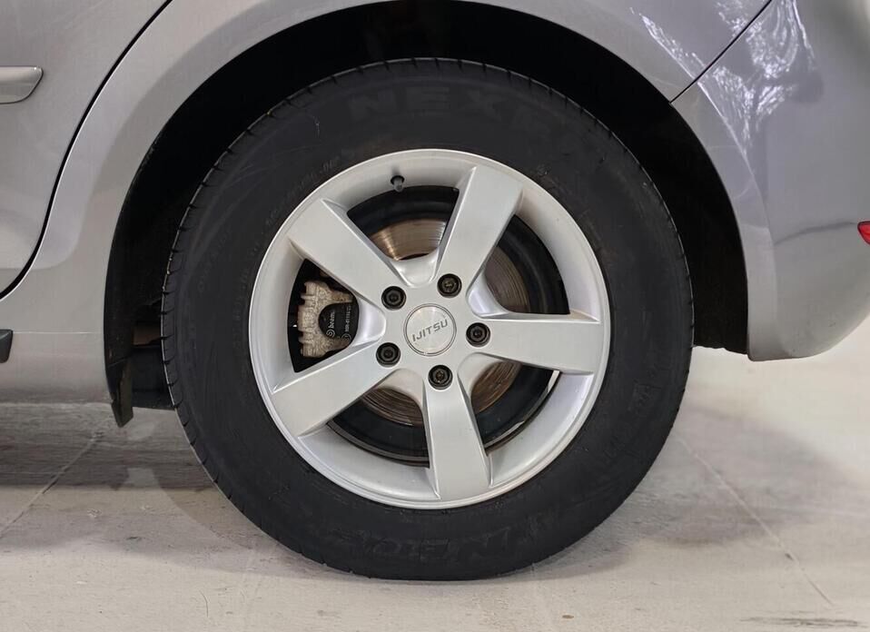 Volkswagen Golf Plus, II 1.6 AMT (102 л.с.)